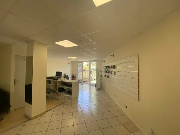 LOCAL COMMERCIAL à VENDRE