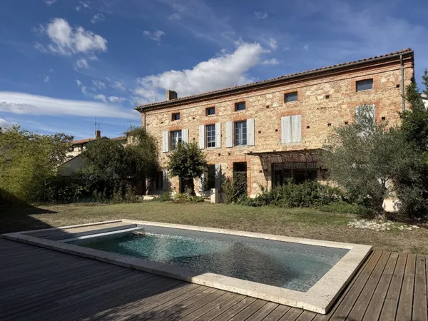 Maison 8 pièces 335 m²