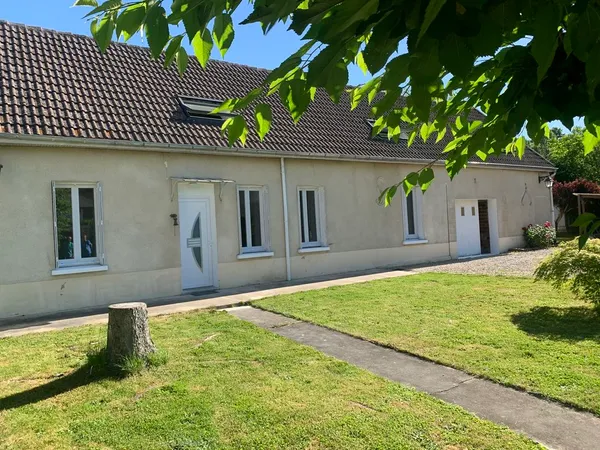Très belle maison individuelle rénovée dans village à 15 minutes de Sens