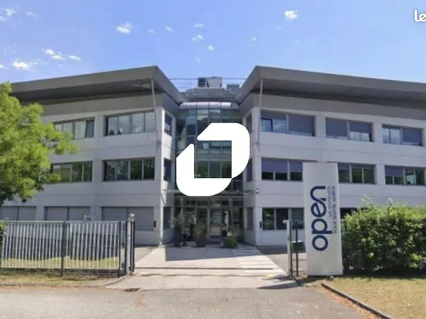 Bureau 917 m²