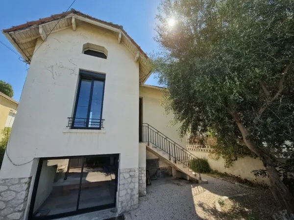 Vends maison totalement rénovée dans environnement calme et sécurisé