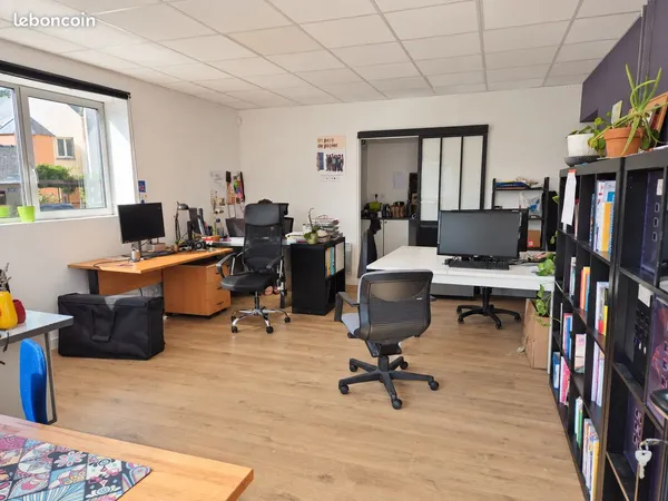 Bureau 25 m² avec entrée indépendante, à deux pas du marché Sainte-Thérèse