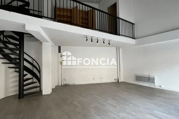 Local 1 pièce 44 m²