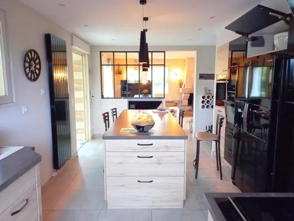 Maison 10 pièces 280 m²