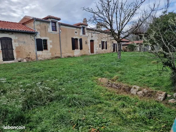Ferme restaurée sur domaine agricole