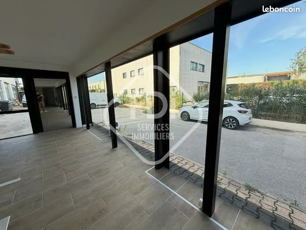 Local commercial 125 m² MAUGUIO