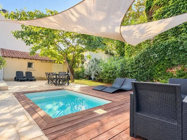 Villa 5 pièces 200 m²