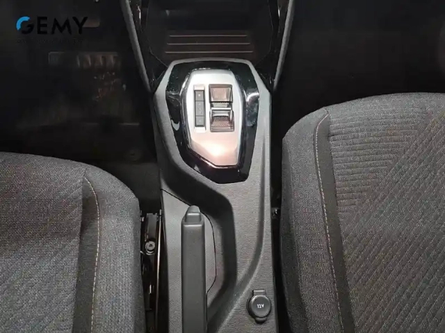Peugeot 2008 hybrid 145 e-dcs6 — photo 24