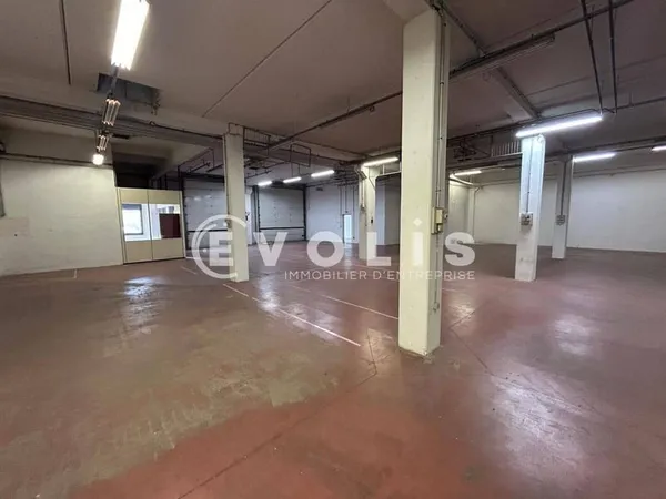 Local d'activité 589 m²