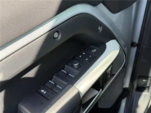 Land Rover Defender 110 d240 bva8 — photo 17