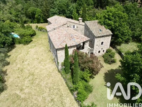 Maison 12 pièces 404 m²
