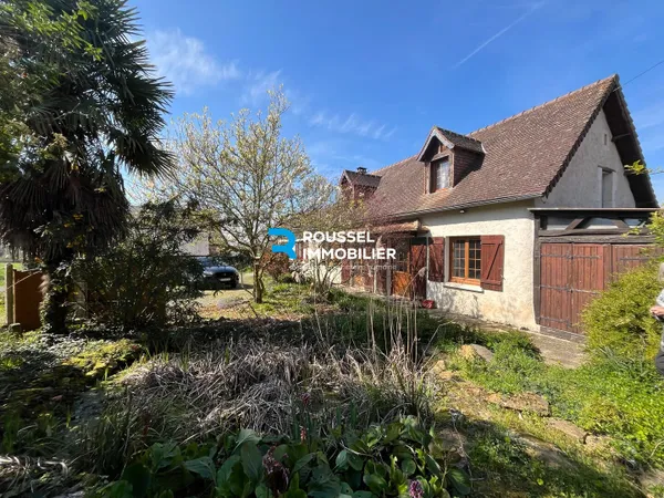 ÉCOMMOY Maison de charme avec poutres apparentes sur 1 450 m² de terrain