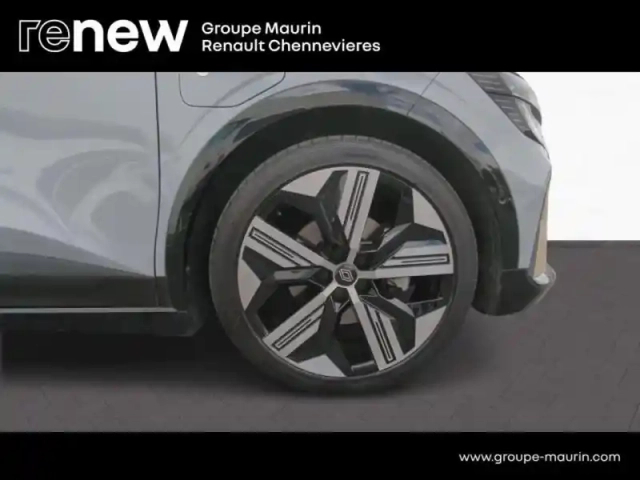 Renault Megane e-tech electric ev60 220ch iconic super charge -b — photo 11