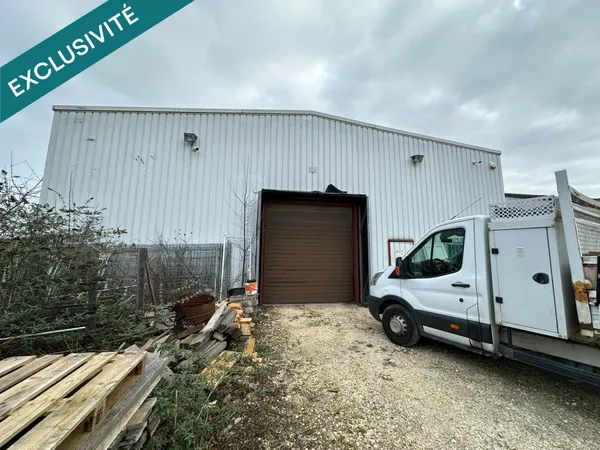Bâtiment de stockage avec parking + bureau