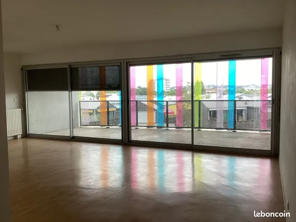 Appartement T3, proximité immédiate du tramway