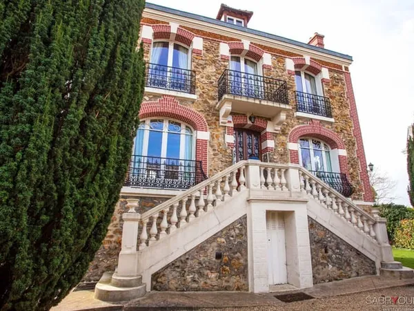 Maison 8 pièces 210 m²