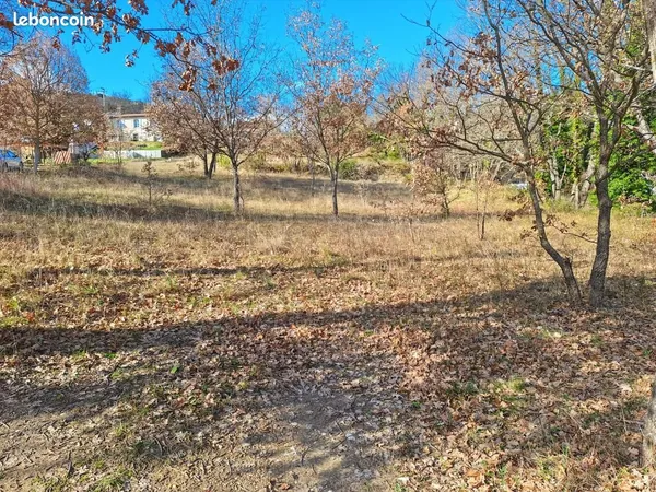 Terrain 636 m² Quinson