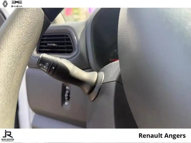 Renault Master fg f3500 l2h2 2.3 blue dci 135ch confort - 21690? ht — photo 6