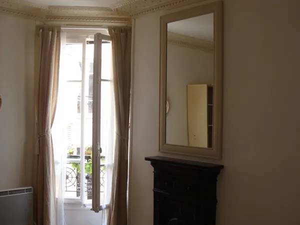 Studio 20m², 75015 - 705 euros HC - Paris 15ème