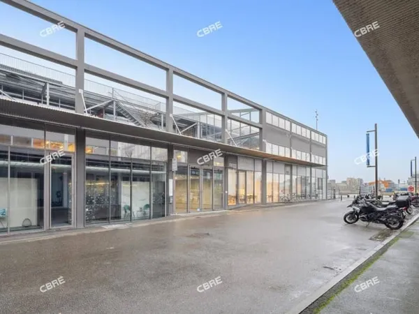 Bureau 331 m²