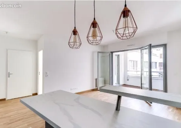 Appartement 2 pièces 42 m² + loggia 5 m² - Pantin, bord du canal de l'Ourcq - Métro ligne 5