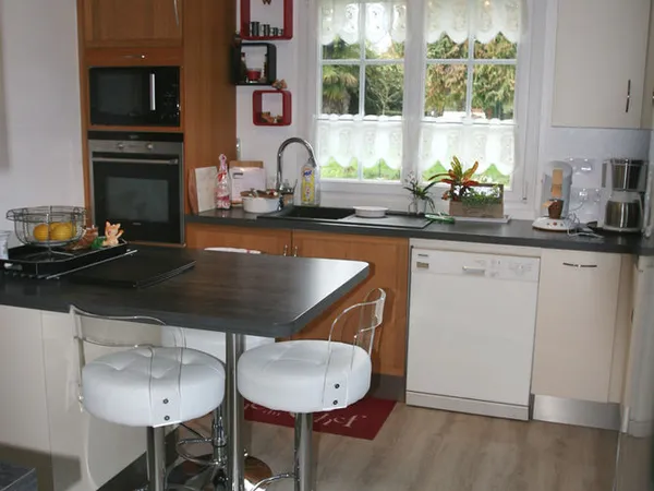 Belle maison sur 3 niveaux réhabilitée à 100 % en 2017