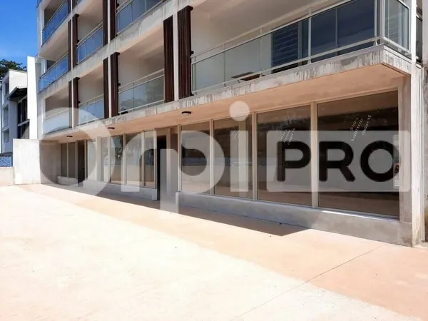 Local commercial 105 m²