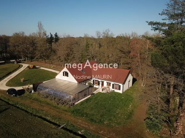 Mur de Sologne maison de 233 m² étang et piscine couverte