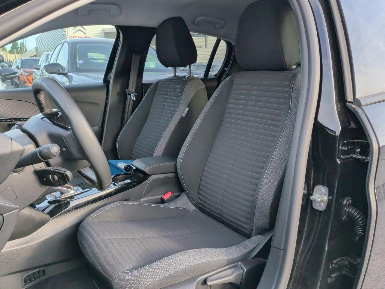 Peugeot 208 electrique 50 kwh 136ch style — photo 16