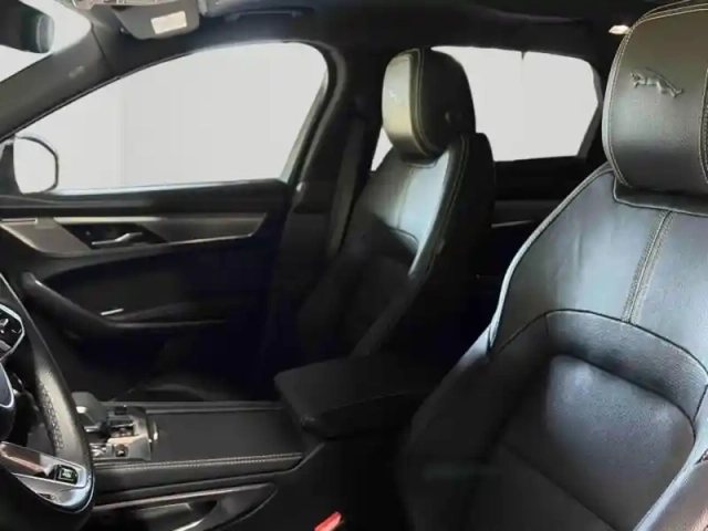 Jaguar F-Pace p400e plug-in-hybrid r-dynamic se bva8 awd — photo 12