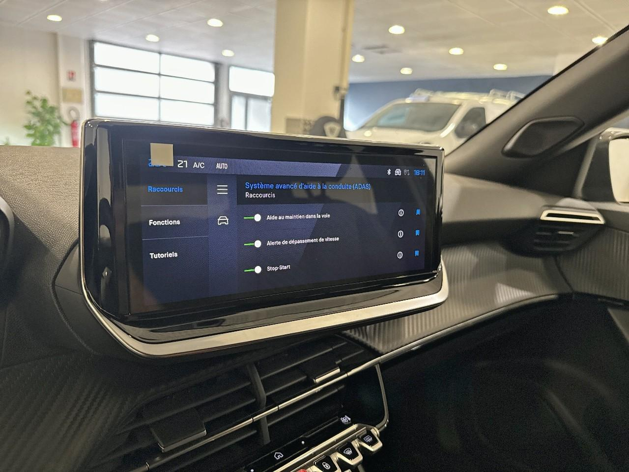 Peugeot 2008 1.2 hybrid 145ch allure e-dcs6 — photo 14