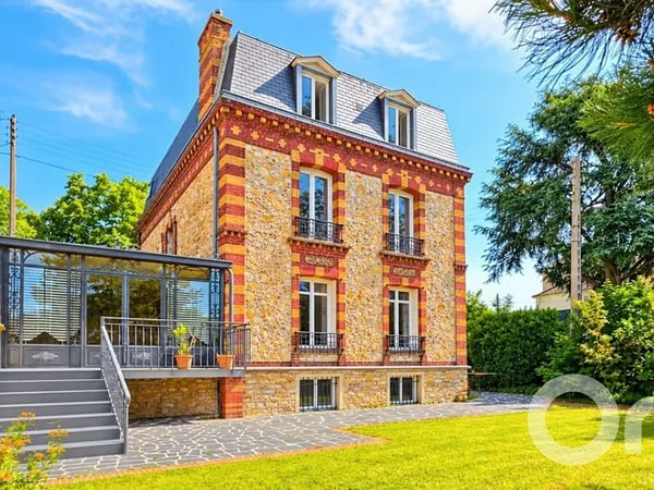Maison 9 pièces 200 m²
