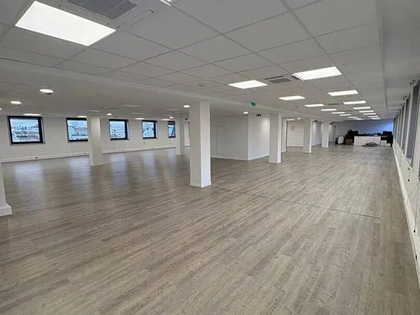 Bureau 2 pièces 400 m²