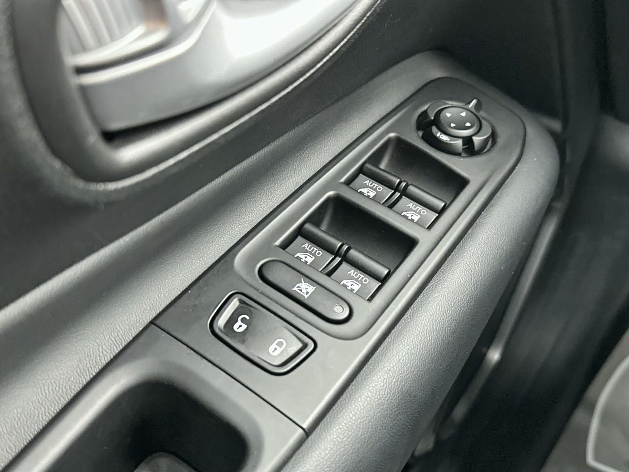 Jeep Renegade 1.5 turbo t4 130 ch bvr7 e-hybrid altitude — photo 15