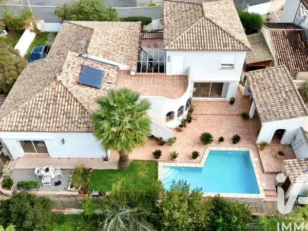 Propriété 7 pièces 200 m²