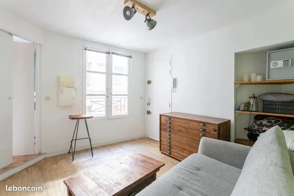 Studio meublé de 18 m² à louer - Paris 1er - 650 /mois charges comprises