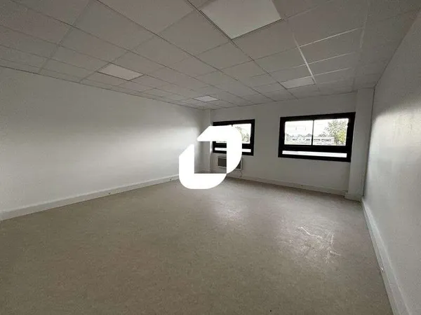A louer Bureaux 111m² Bretigny sur orge