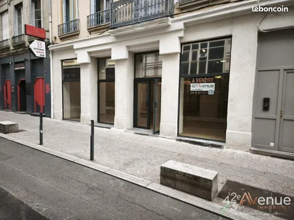 Local commercial 220 m²