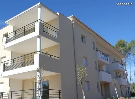 T2, lumineux, grande terrasse, cuisine aménagée, Fréjus Roquebrune/Argens
