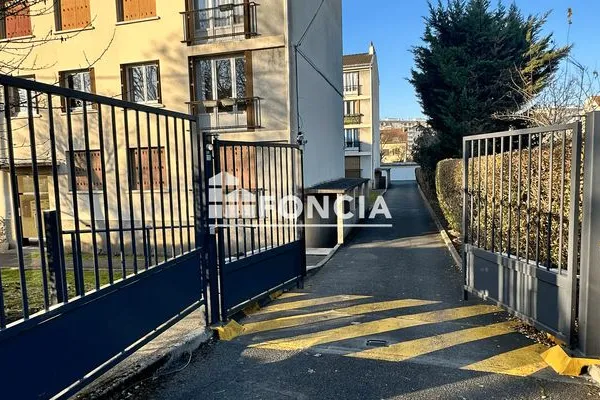 Stationnement Location Deuil-la-Barre   100€