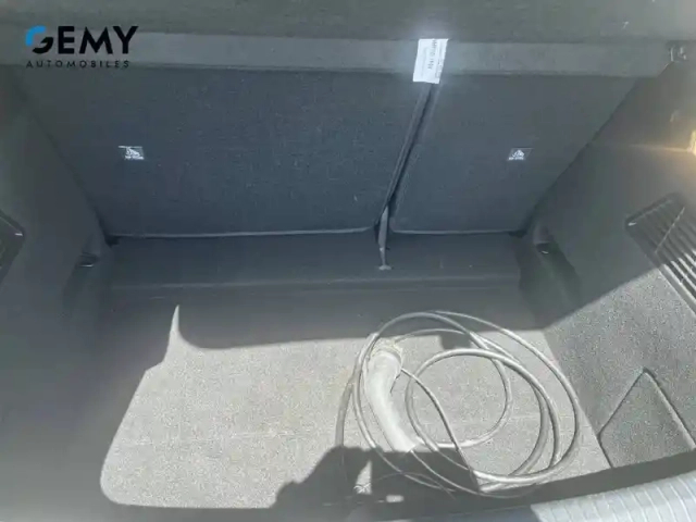 Renault Megane e-tech ev40 130ch standard charge — photo 6
