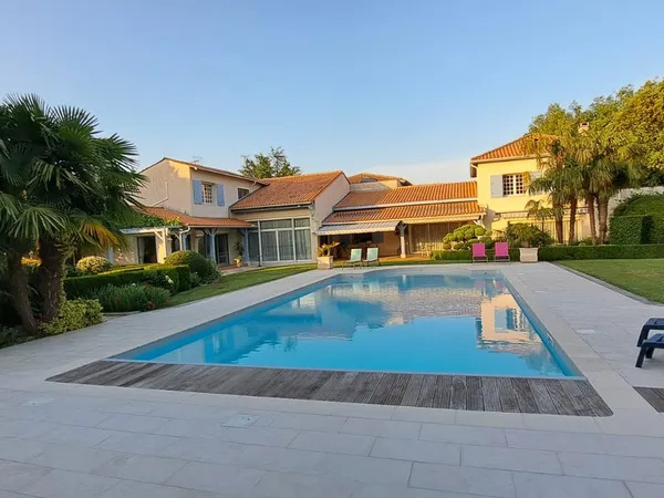 Maison 17 pièces 762 m²