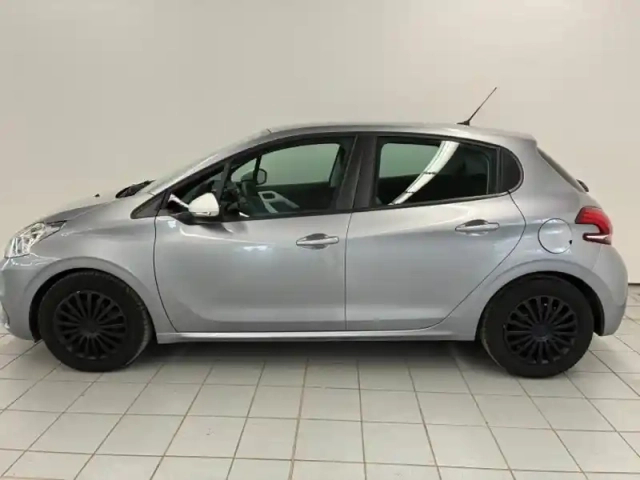 Peugeot 208 1.2 puretech 68ch e6.c like 5p — photo 5