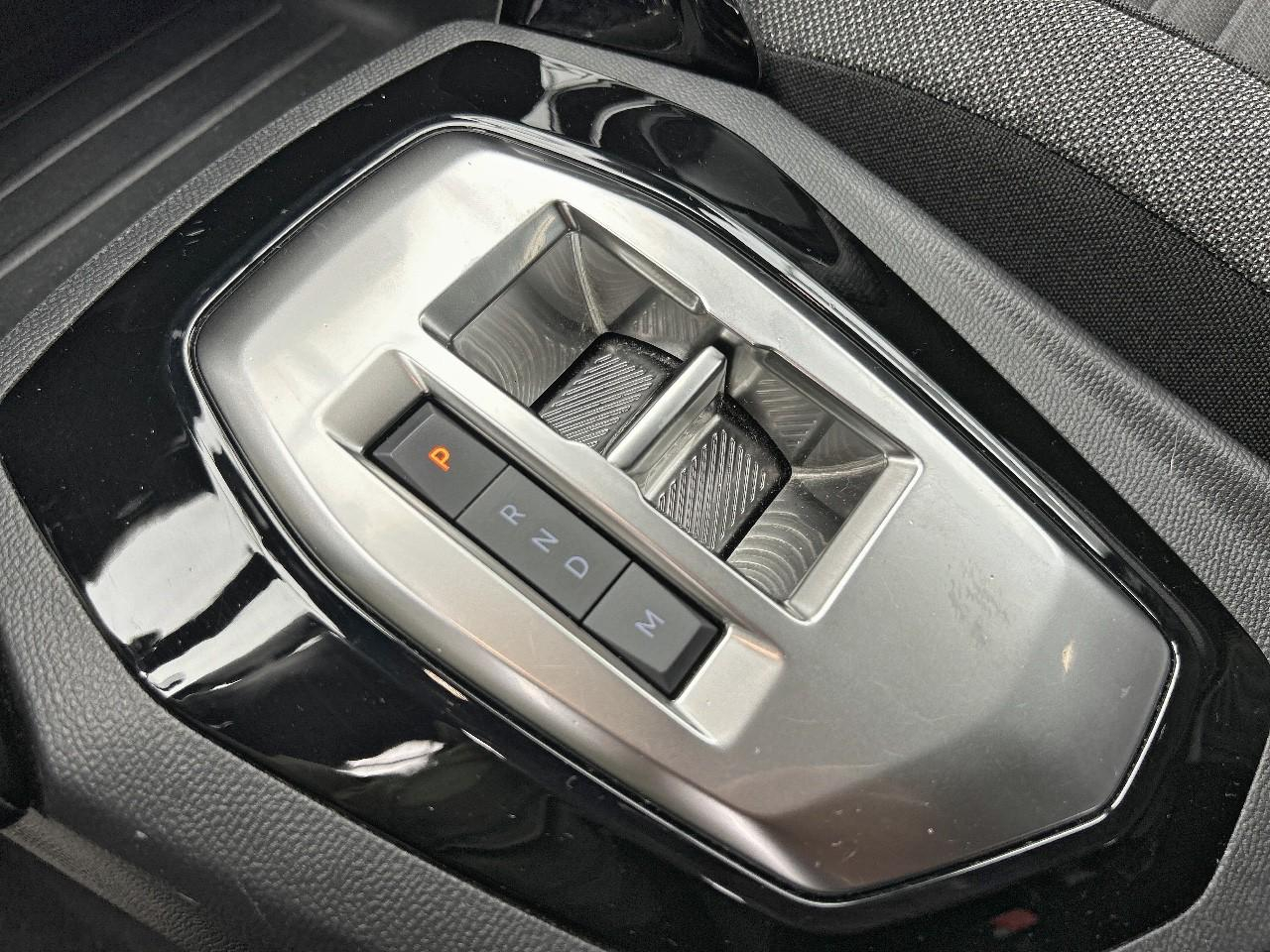 Peugeot 2008 hybrid 136 e-dcs6 active — photo 19