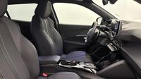 Peugeot 2008 1.2 PureTech 130ch S&S GT EAT8 — photo 15