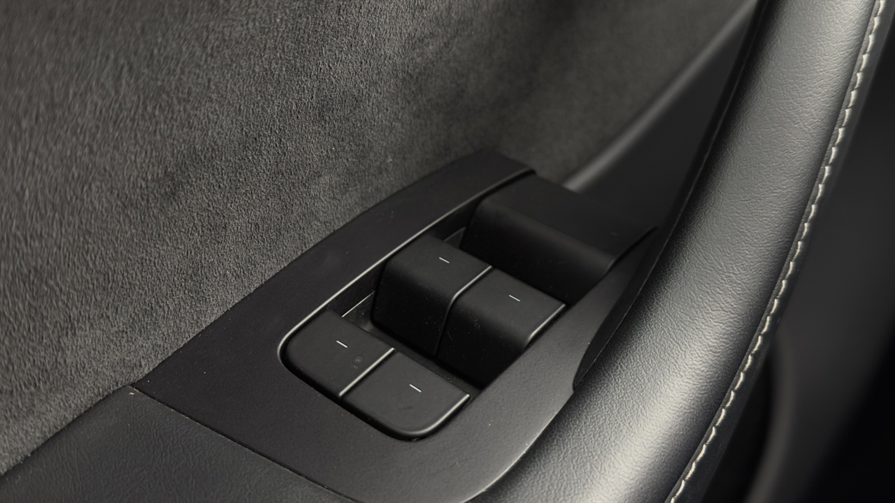 Tesla MODEL Y Standard RWD — photo 15