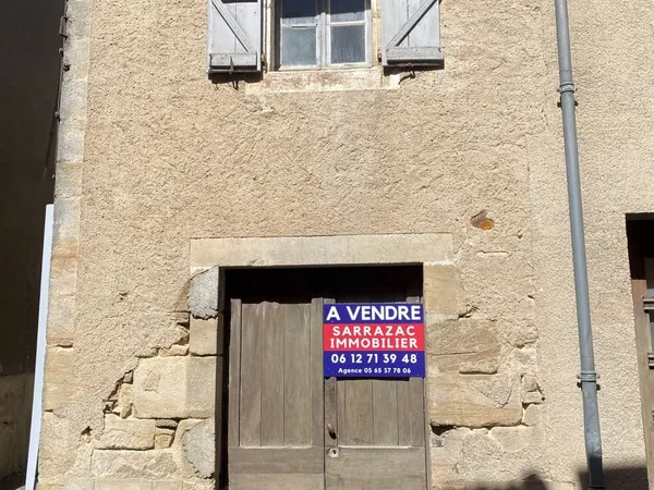 Exclusivite : Petit ensemble en pierre à rénover