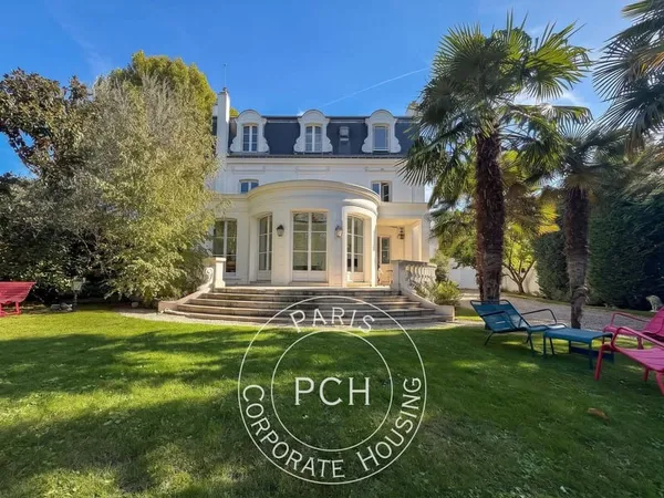 Maison 14 pièces 495 m²