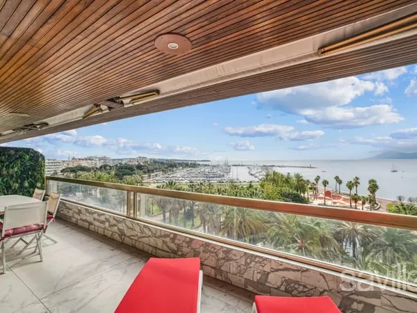 Appartement de Luxe à Vendre sur la Croisette - Vue Mer Panoramique, Étage Élevé, Entièrement Rénové