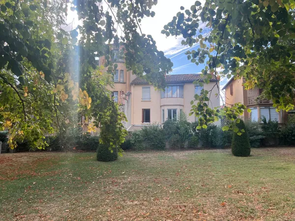 Appartement en duplex avec terrasse et vue sur le parc de la Victoire